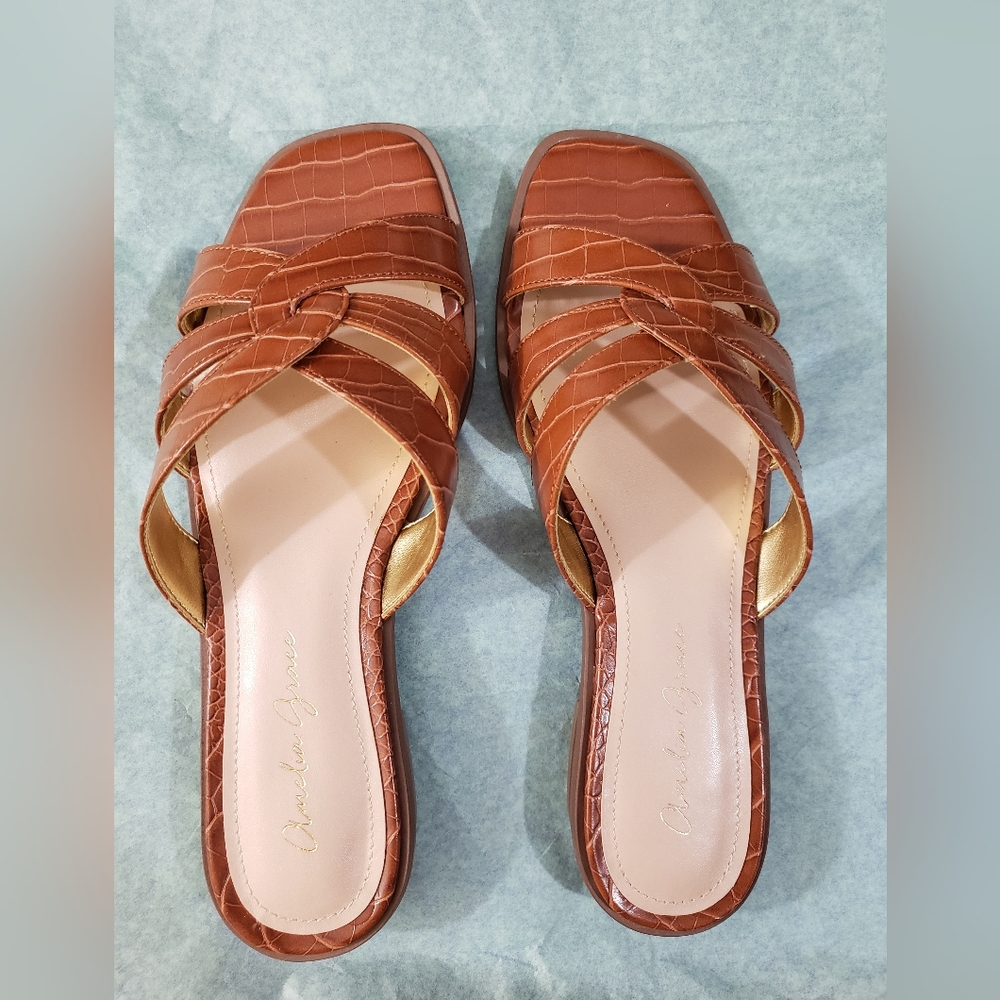 Amelia Grace, AG-Macky flat slippers. New without box.
